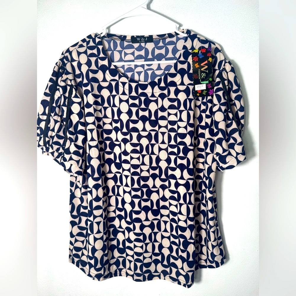 NWT Geometric Print Puff Sleeve Blouse | Modern Retro Chic ✨